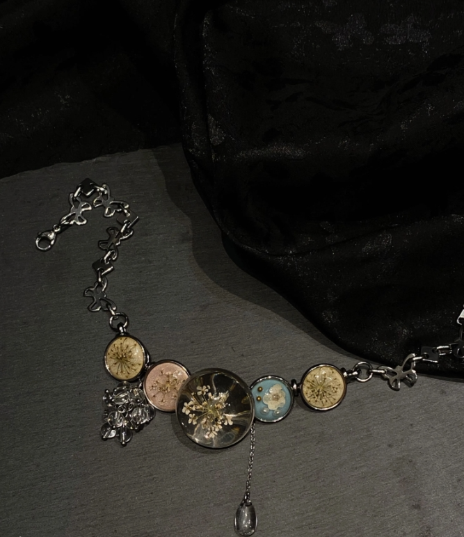 Cyberpunk Retro Choker Necklace, Silver Dried Flower Specimen Pendant Choker, Y2K Choker, stylish and cool, niche appeal