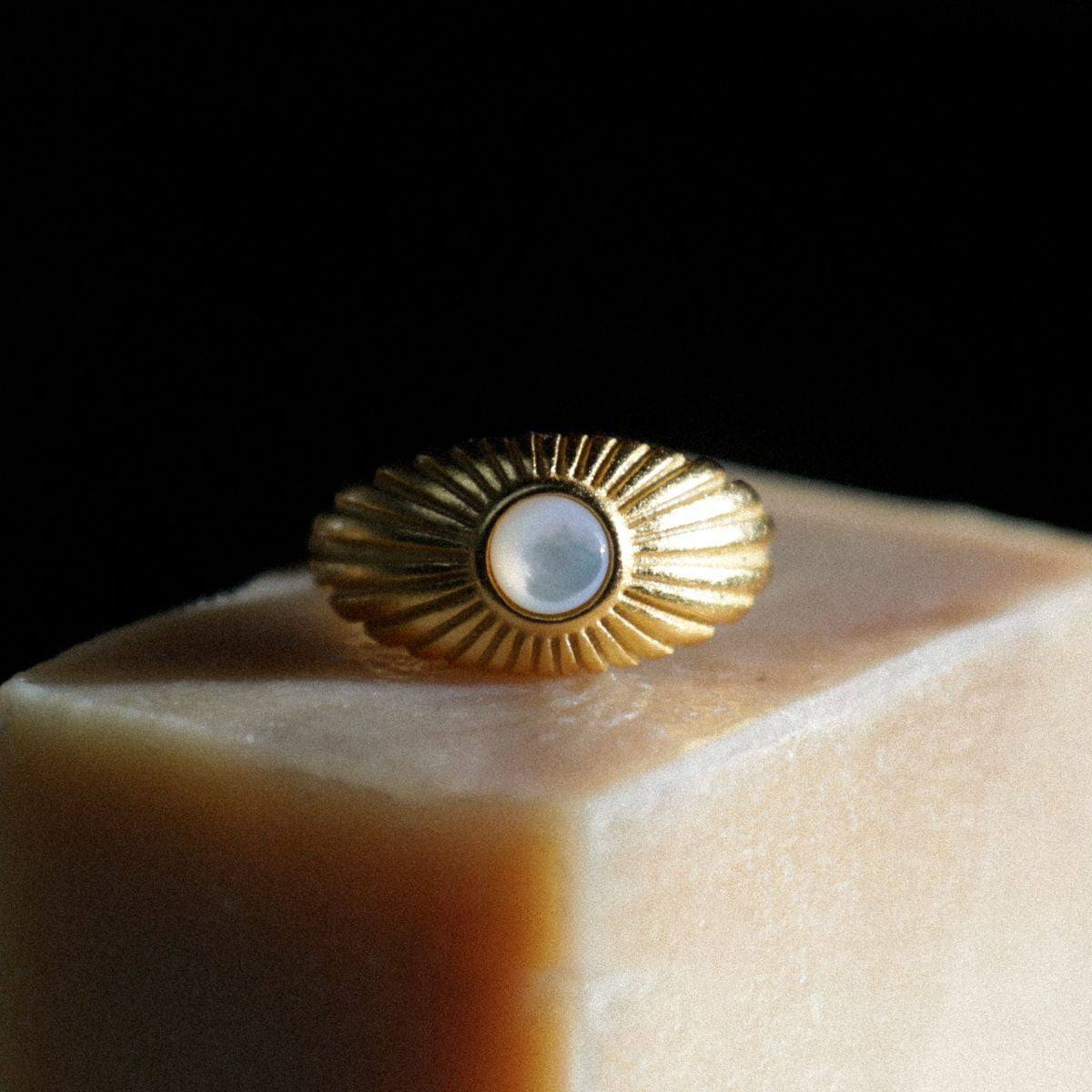 MoJone Frech Chic Vintage Original Mother-of-pearl Ring for Female