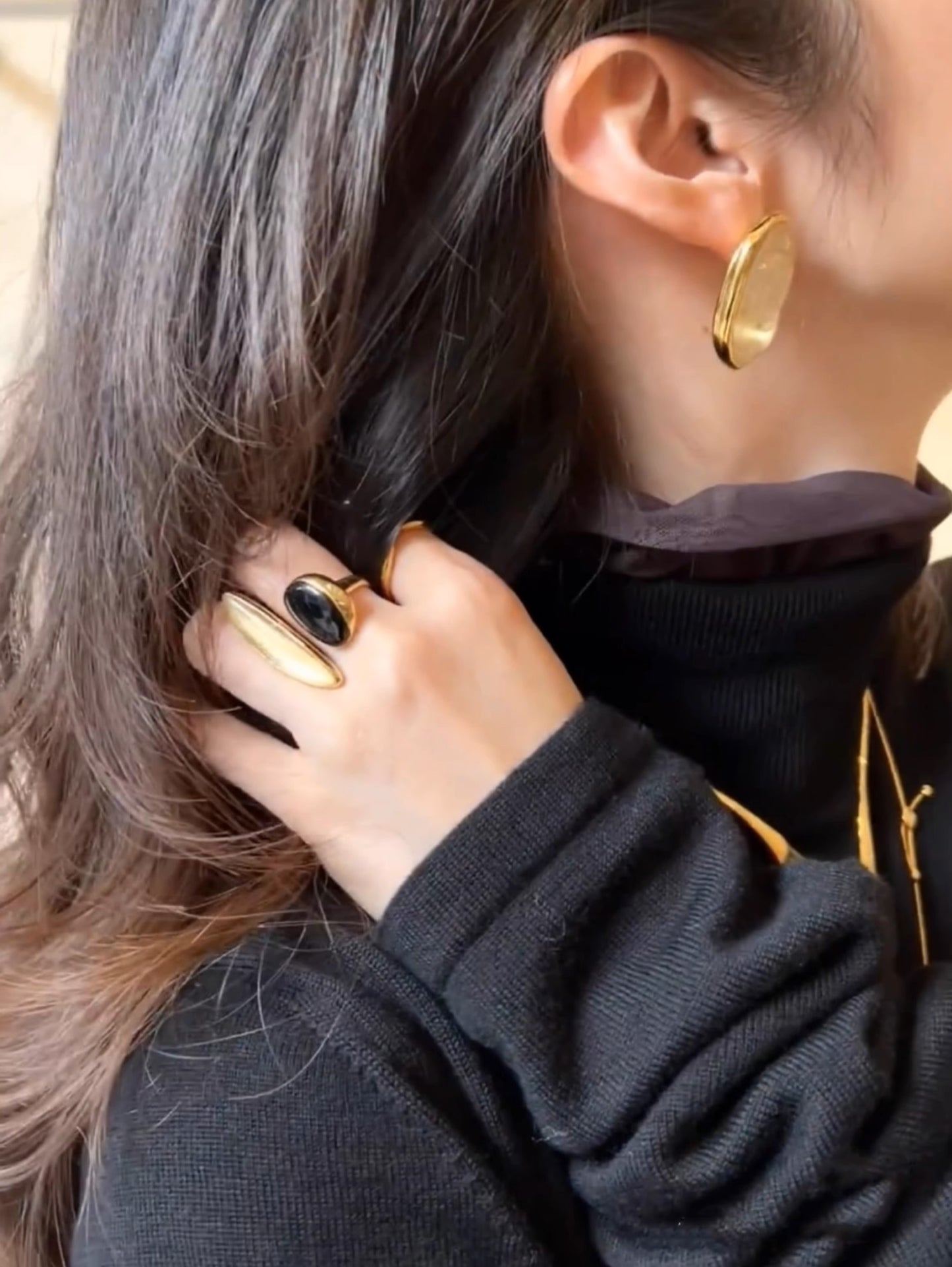 MoJone Luxurious Black Agate Ring with Irregular Natural Crystal Opening Ring, for Female