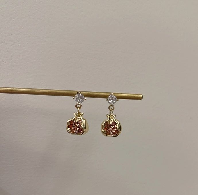 Pomegranate Necklace for Women, Summer Clavicle Chain, French Light Luxury, Original Niche Design with Chinese Style