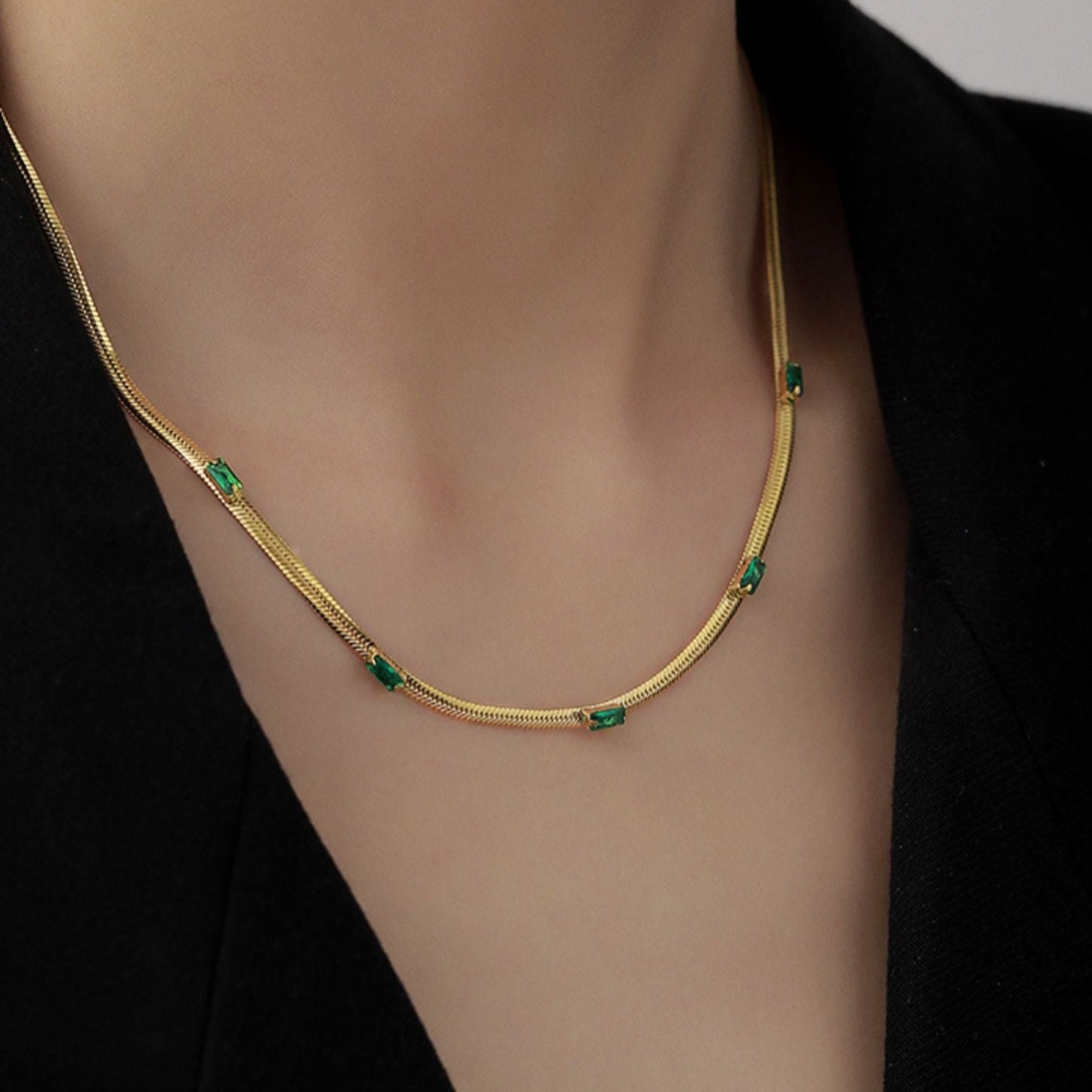 MoJone Luxurious Elegant Emerald Gold Snake Bone Choker Necklace for Female