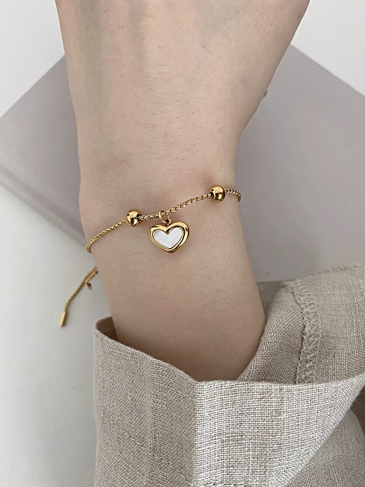 Elegant Natural Mother of Pearl Heart-shaped Drawstring Titanium Steel Golden Bracelet