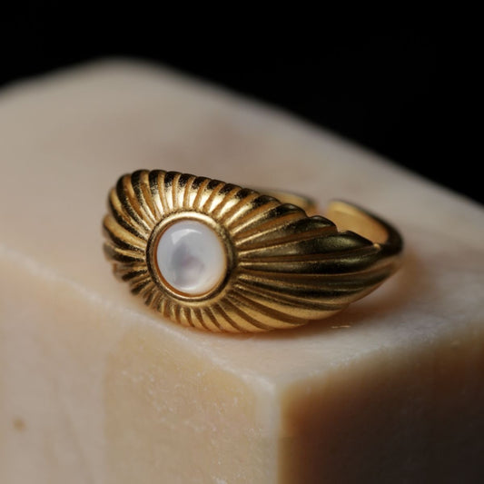 MoJone Frech Chic Vintage Original Mother-of-pearl Ring for Female