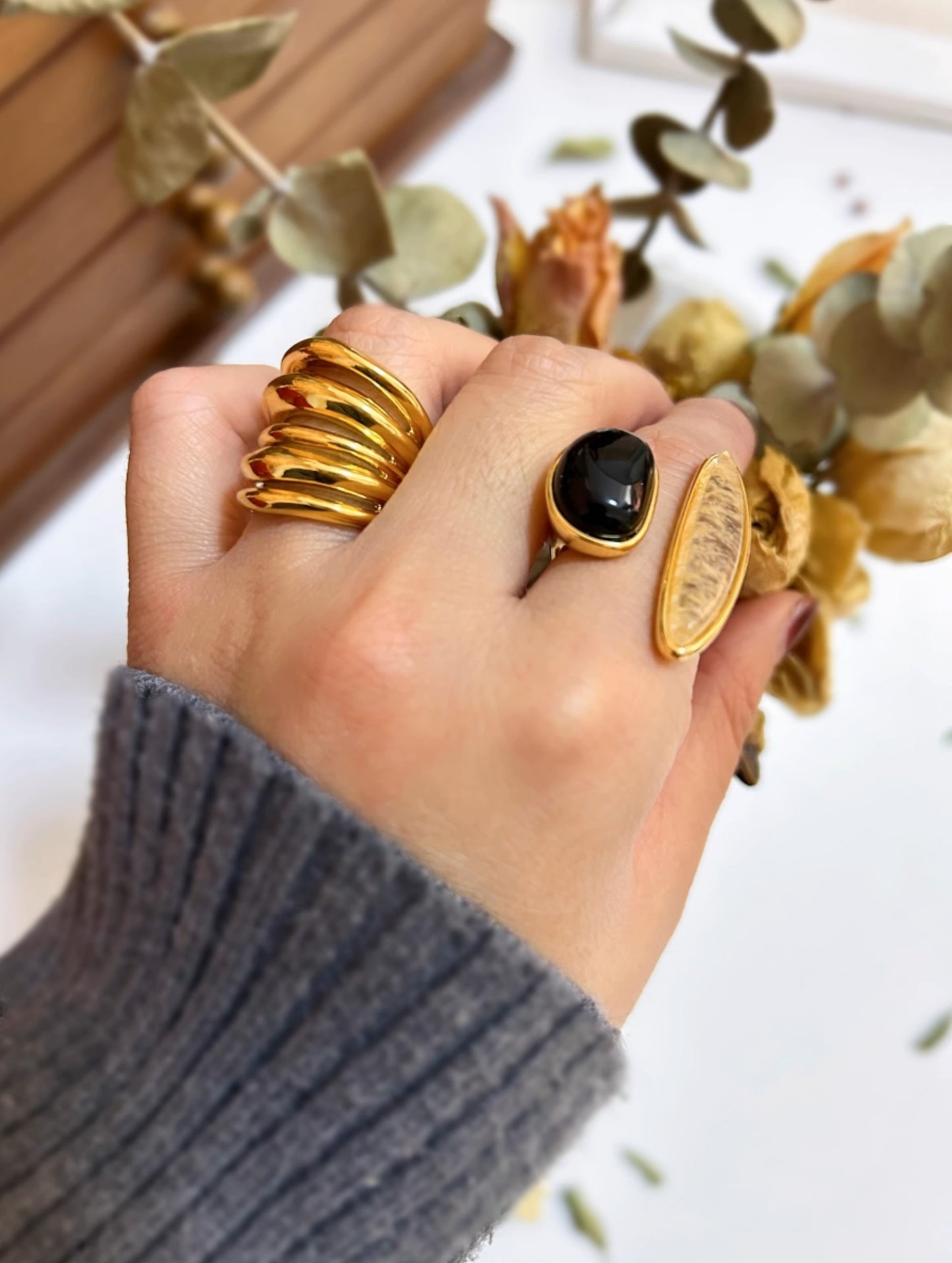 MoJone Luxurious Black Agate Ring with Irregular Natural Crystal Opening Ring, for Female