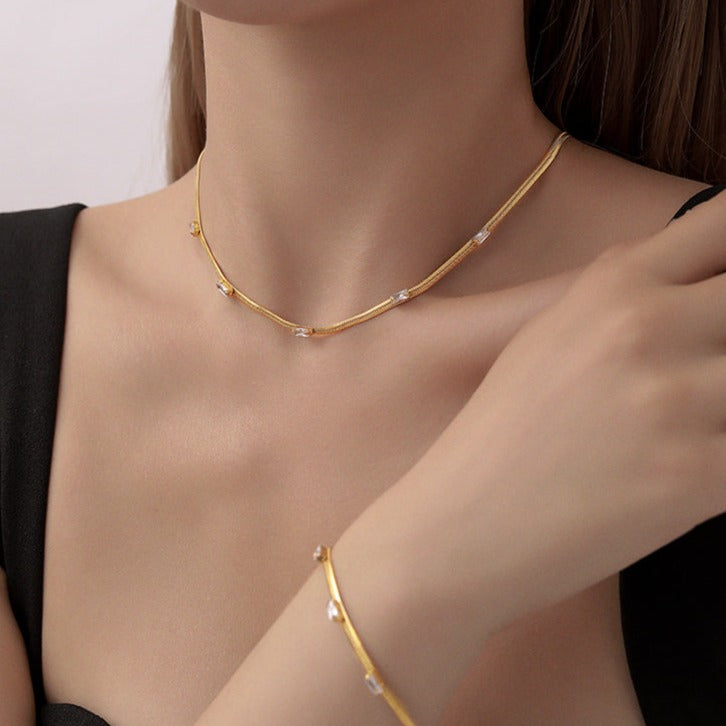 MoJone Luxurious Elegant Emerald Gold Snake Bone Choker Necklace for Female