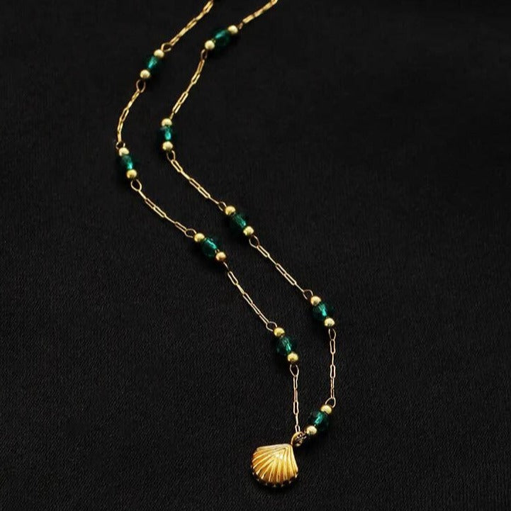 Elegant Emerald Necklace with 18k Gold-Plated Seashell Pendant – Collarbone Chain
