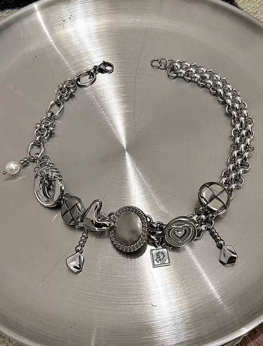 Bispelling Cyberpunk Choker Necklace, Metallic Retro Silver Choker for Autumn and Winter