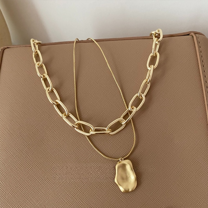 Bold Double Layer Necklace, Irregular Pendant, Adjustable Chain Lengths, Fashion-Forward Accessory