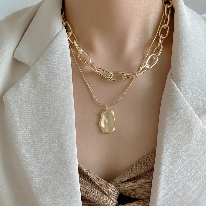 Bold Double Layer Necklace, Irregular Pendant, Adjustable Chain Lengths, Fashion-Forward Accessory