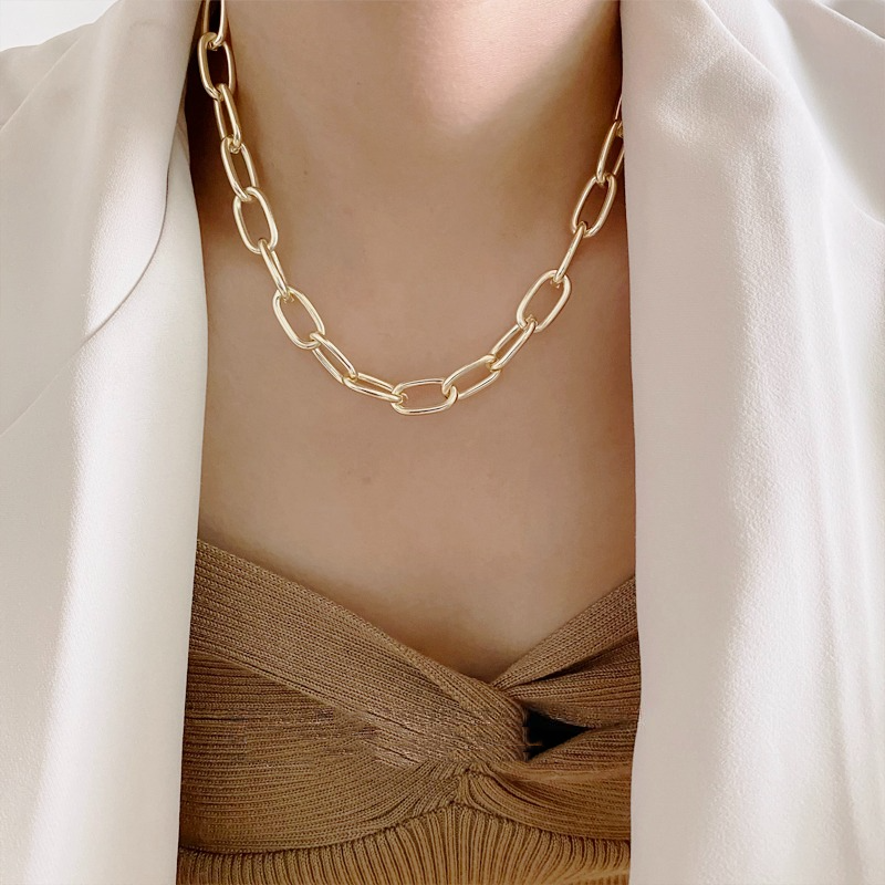 Bold Double Layer Necklace, Irregular Pendant, Adjustable Chain Lengths, Fashion-Forward Accessory