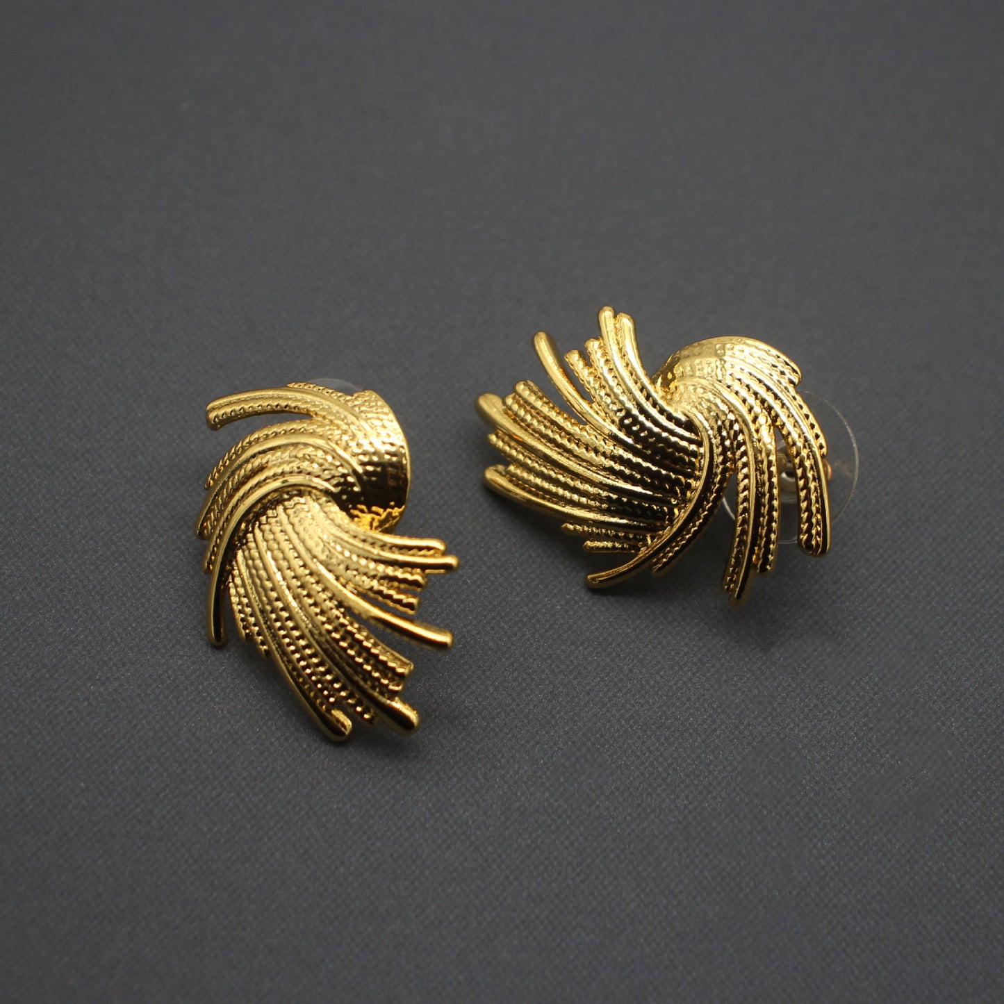 Vintage-chic burst firework design metal earrings, 18K gold-plated, stylishly elegant, uniquely designed for a standout look.