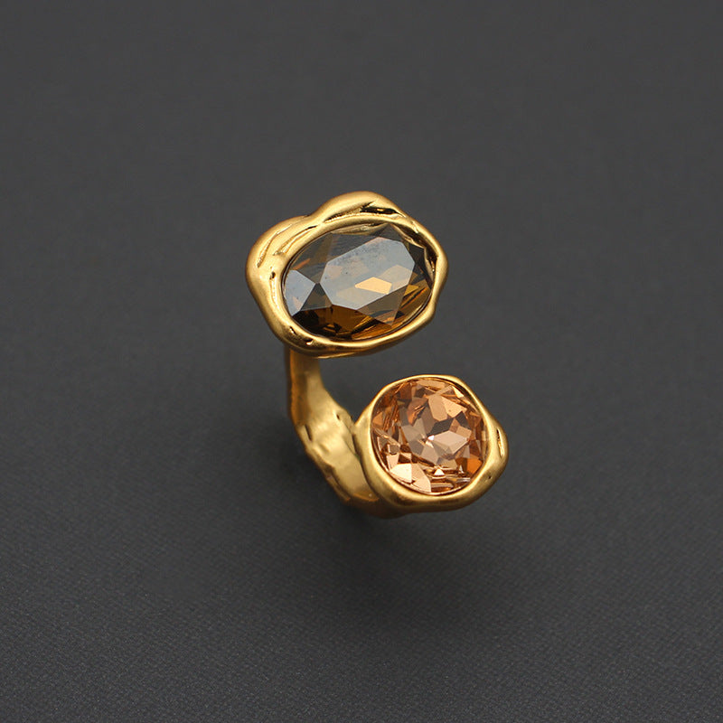 Dual-Tone Rhinestone Bezel Set Ring - Gold-Toned Elegance with Amber Accents, Fashionable Accessory for Everyday Chic & Special Events, Ideal Gift for Style Enthusiasts
