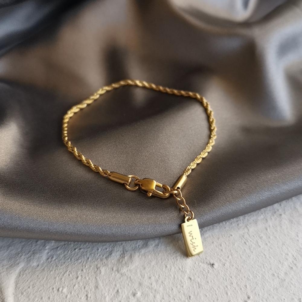 Sophisticated Twisted Rope Charm Bracelet – Versatile Gold-Tone Fashion Accessory