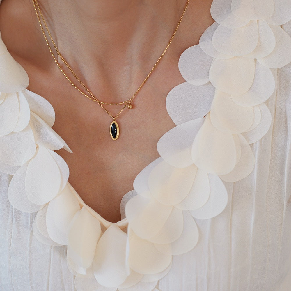 Classic French Elliptical Black Necklace Black Mirror Collarbone Necklace 18K Plated Titanium Steel, Sweater chain