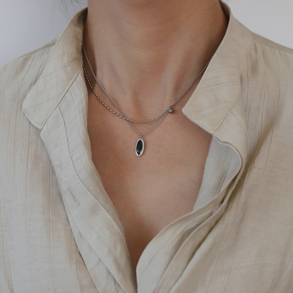Classic French Elliptical Black Necklace Black Mirror Collarbone Necklace 18K Plated Titanium Steel, Sweater chain