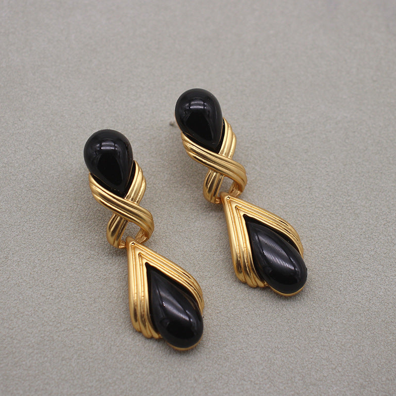 Luxurious Black Teardrop Stud Earrings with Gold-Twist Detailing, Sophisticated Evening Wear, Fashionable Water Drop Design Jewelry for Special Occasions