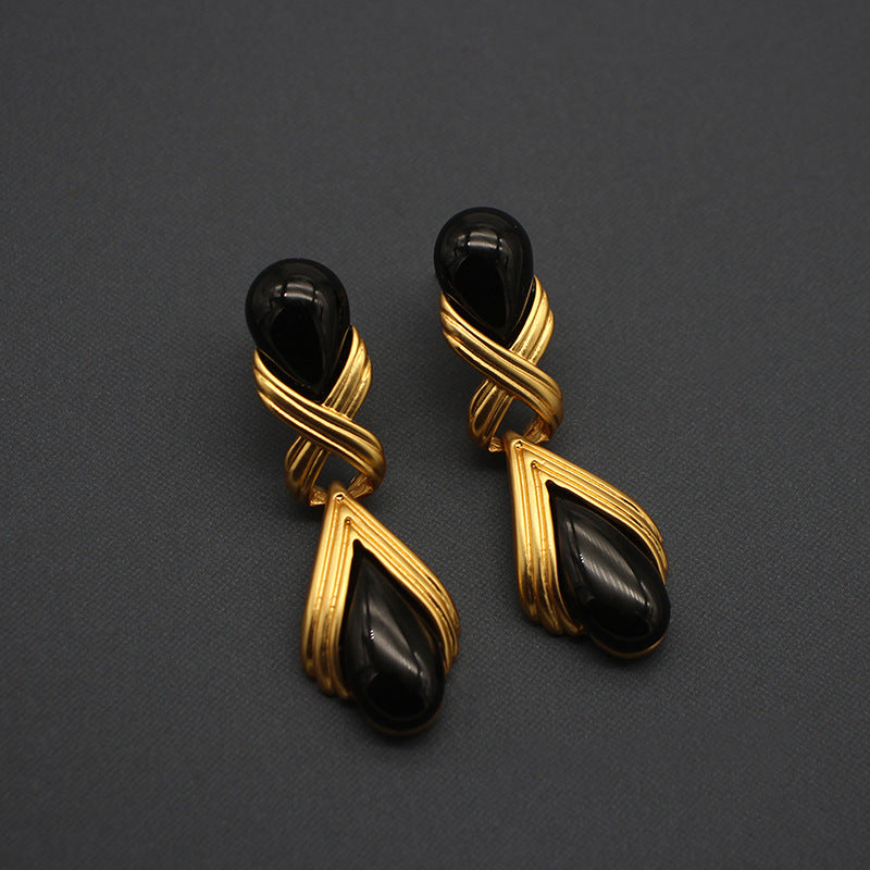 Luxurious Black Teardrop Stud Earrings with Gold-Twist Detailing, Sophisticated Evening Wear, Fashionable Water Drop Design Jewelry for Special Occasions