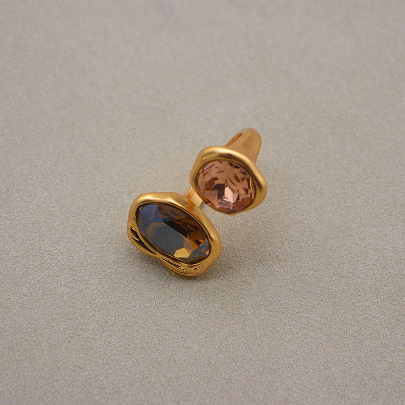 Dual-Tone Rhinestone Bezel Set Ring - Gold-Toned Elegance with Amber Accents, Fashionable Accessory for Everyday Chic & Special Events, Ideal Gift for Style Enthusiasts