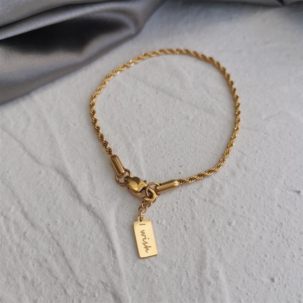 Sophisticated Twisted Rope Charm Bracelet – Versatile Gold-Tone Fashion Accessory