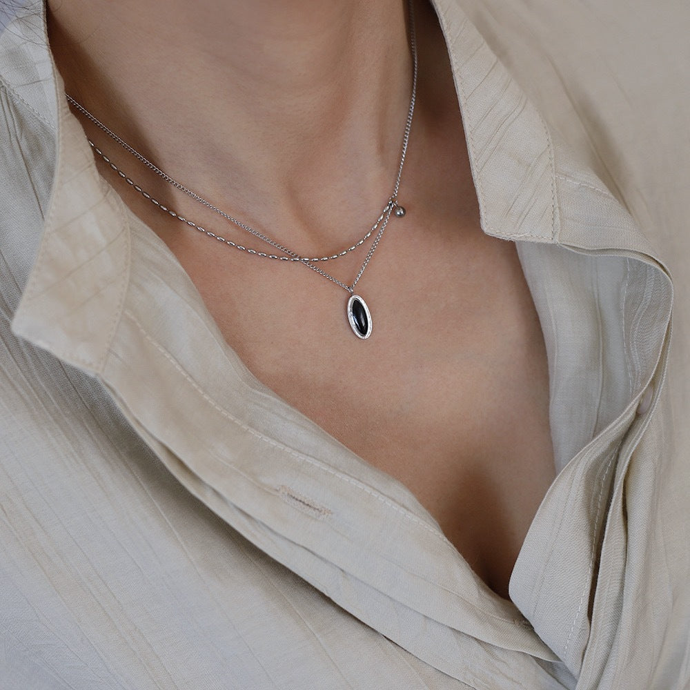 Classic French Elliptical Black Necklace Black Mirror Collarbone Necklace 18K Plated Titanium Steel, Sweater chain