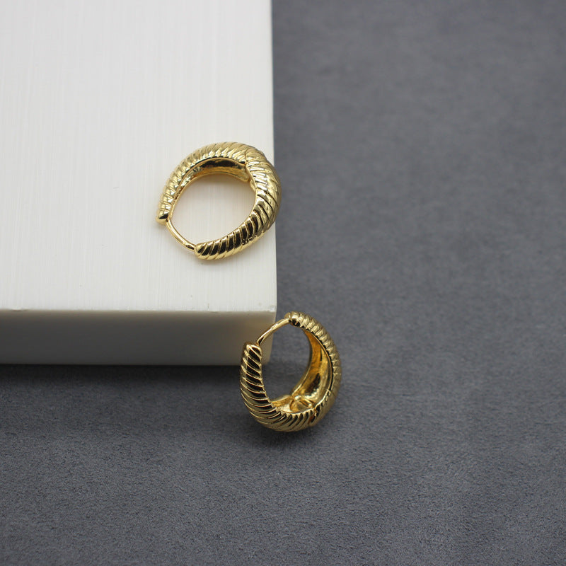 Sophisticated French-Style Gold Metal Hoop Earrings, Chic Ribbed Texture, Elegant Accessory for Fashion-Forward Individuals, Perfect for Day-to-Evening Transition
