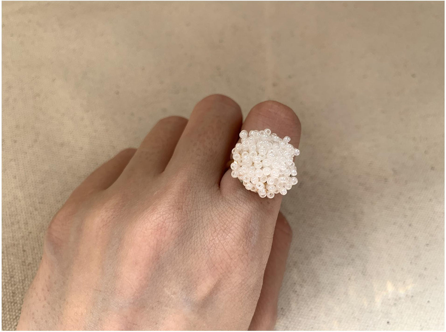 Fresh-Colored Rice Bead Woven Circular Ring, Available in Multiple Colors, Fresh and Elegant, Specially Designed Non-Matching Ring, Perfect Ladies' Gift