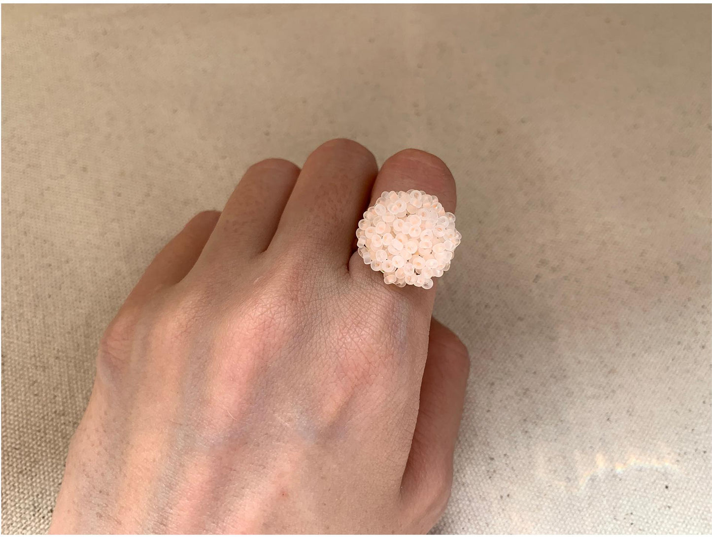 Fresh-Colored Rice Bead Woven Circular Ring, Available in Multiple Colors, Fresh and Elegant, Specially Designed Non-Matching Ring, Perfect Ladies' Gift