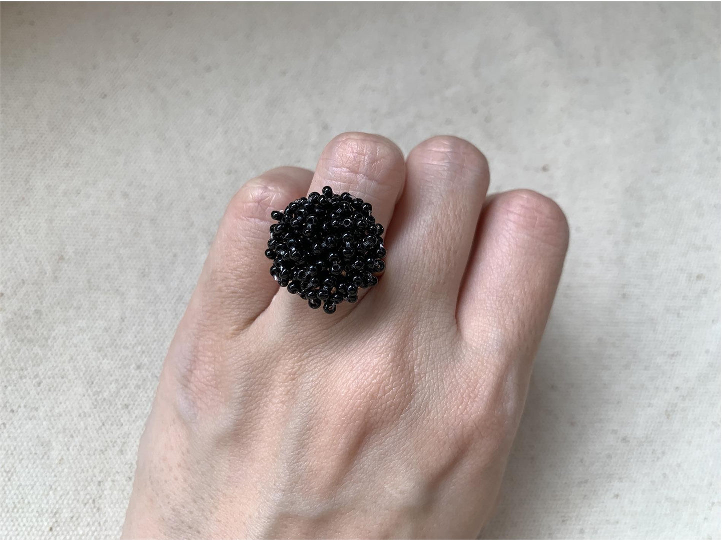 Fresh-Colored Rice Bead Woven Circular Ring, Available in Multiple Colors, Fresh and Elegant, Specially Designed Non-Matching Ring, Perfect Ladies' Gift