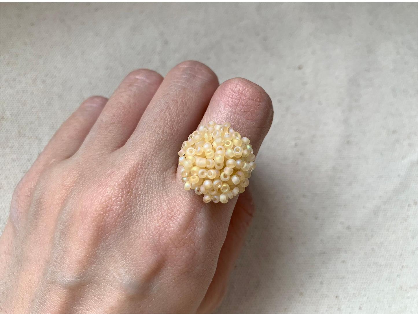 Fresh-Colored Rice Bead Woven Circular Ring, Available in Multiple Colors, Fresh and Elegant, Specially Designed Non-Matching Ring, Perfect Ladies' Gift