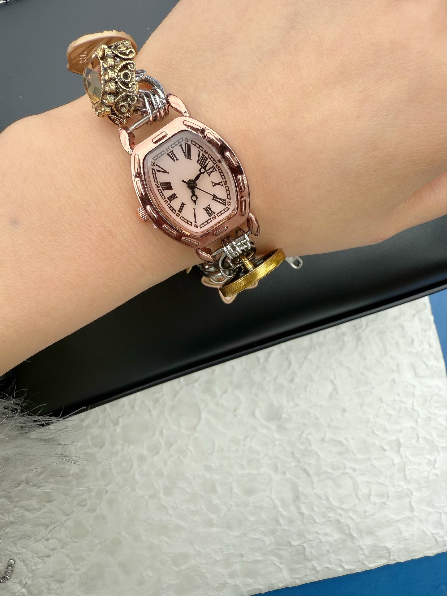 Vintage ocean theme woman wrist watch