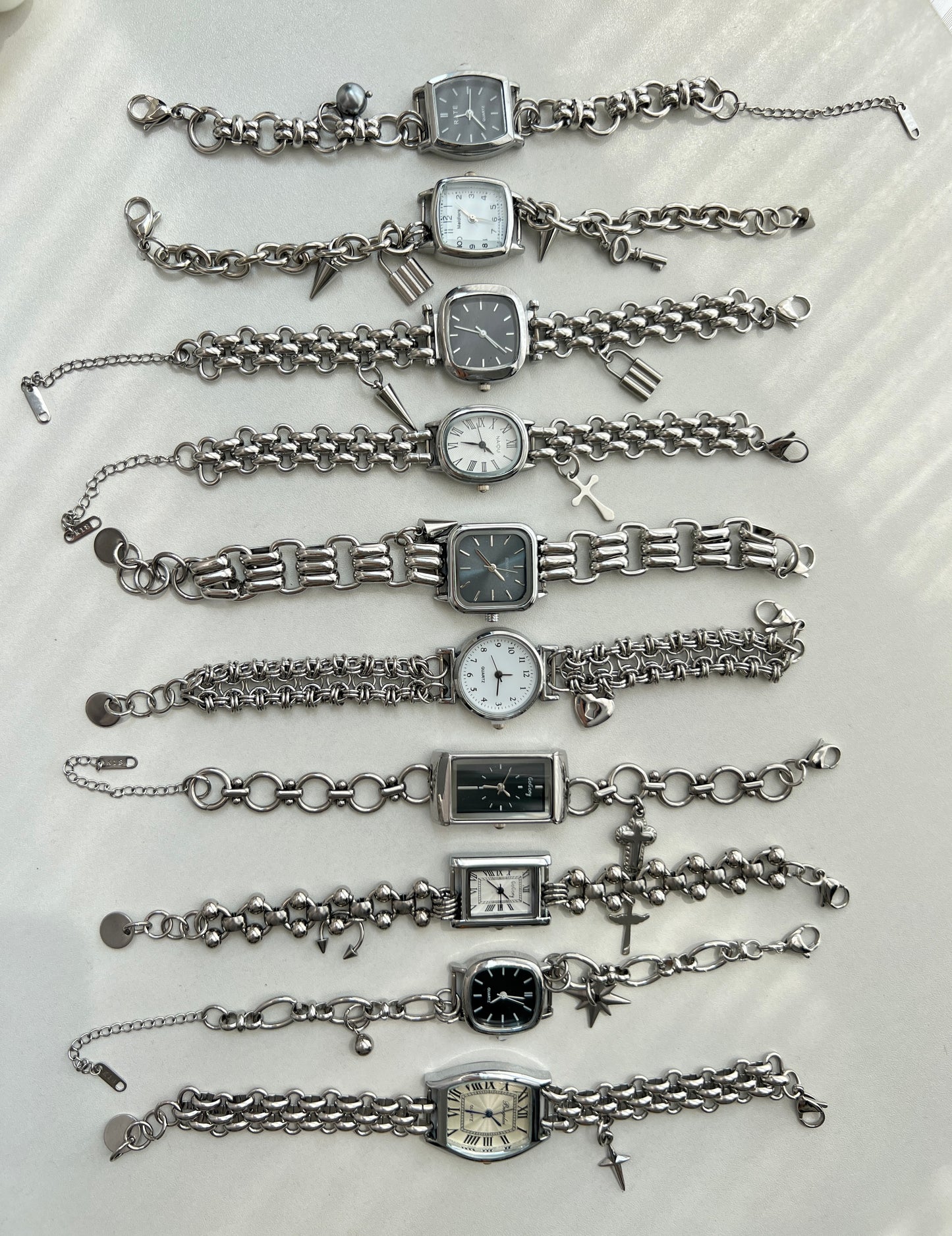 Minimalist black&white dial silver wrist watch