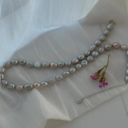 Elegant Gradient Pearl Necklace – Versatile Jewelry with Pearlescent Tones