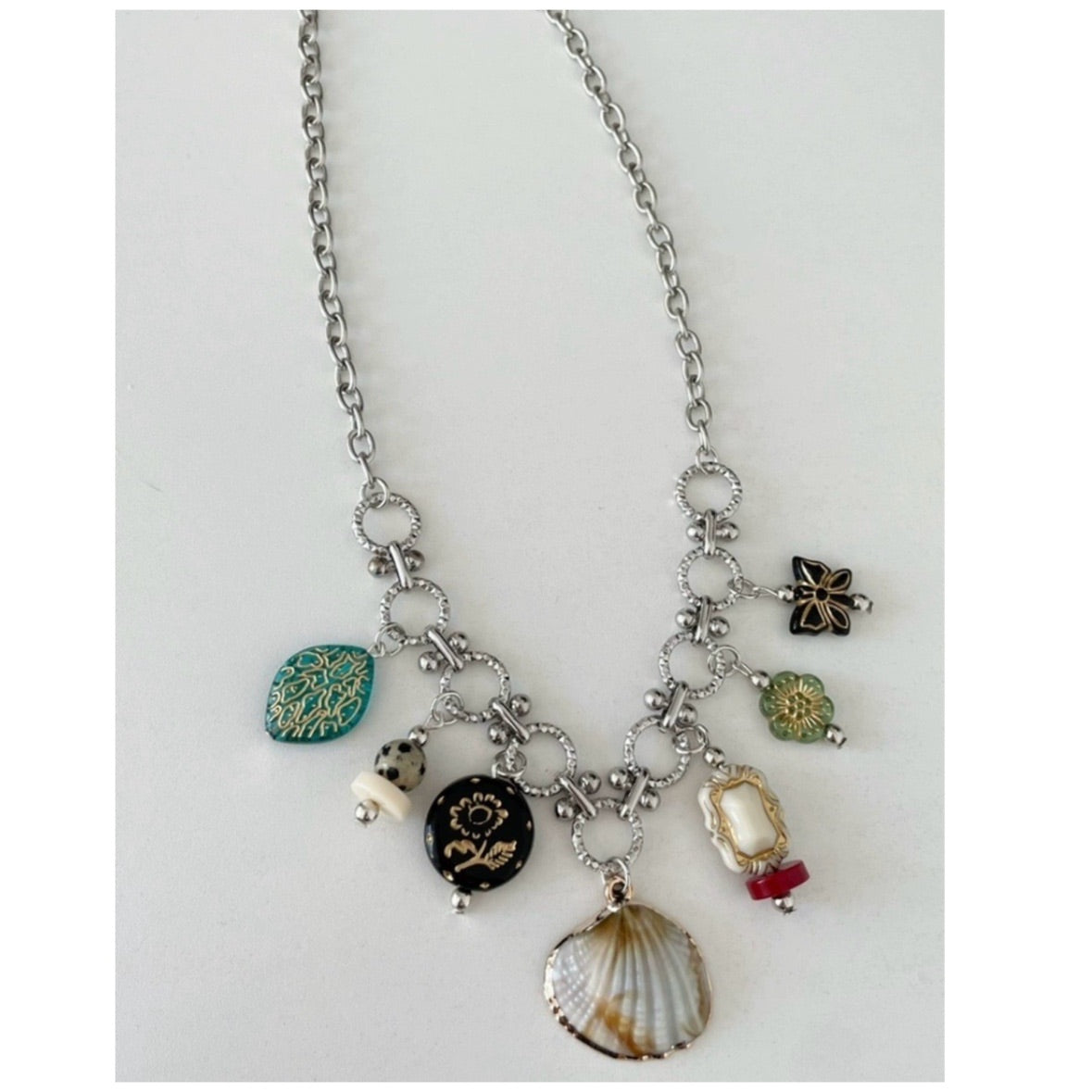 Vintage-Style Shell Flower Butterfly Bead Necklace with Aged Effect