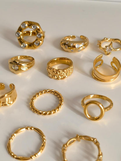Delicate Sparkling Ring with Pearl, Floral Design, K-Gold Plated Twisted Geometry