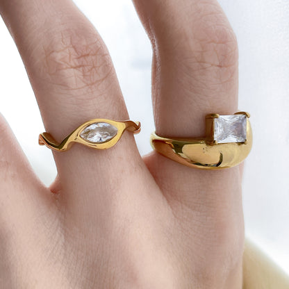 Floral Core Zircon Ring, Black Zircon Eye, Wave-Patterned Star Ti Steel, 18K Gold-Plated