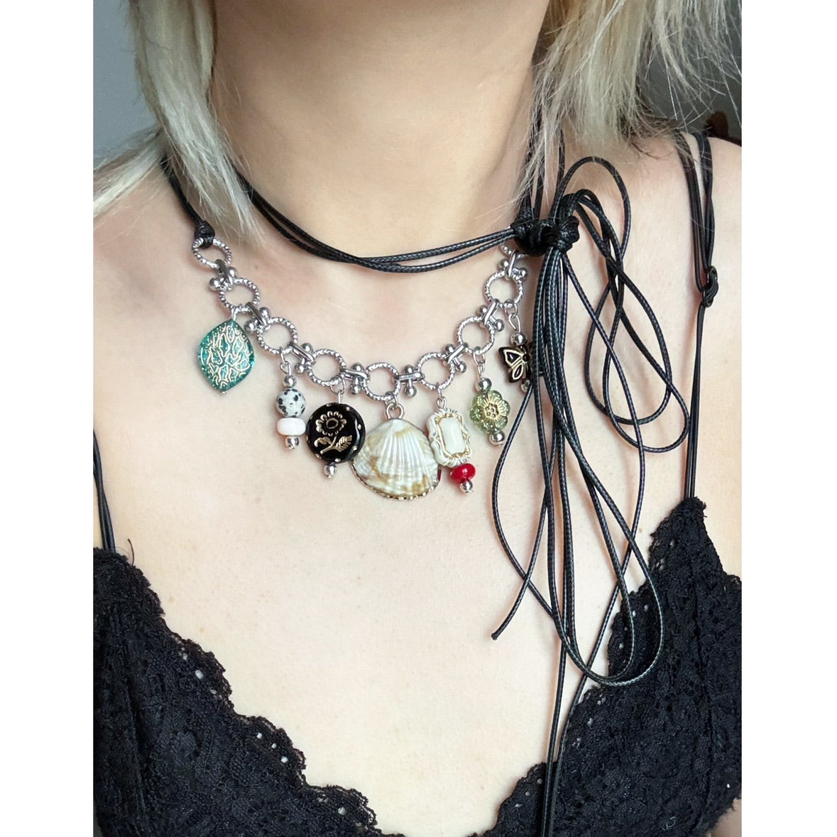 Vintage-Style Shell Flower Butterfly Bead Necklace with Aged Effect
