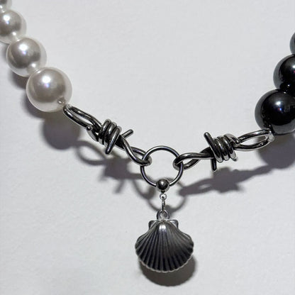 Retro Shell Pendant Necklace Black and White Pearl Patchwork Choker for Women Party Jewelry Mother's Day Gift