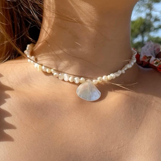 Adorable Vintage Pearl Beaded Shell Pendant Necklace Choker Chain, Playful Accesory for Women