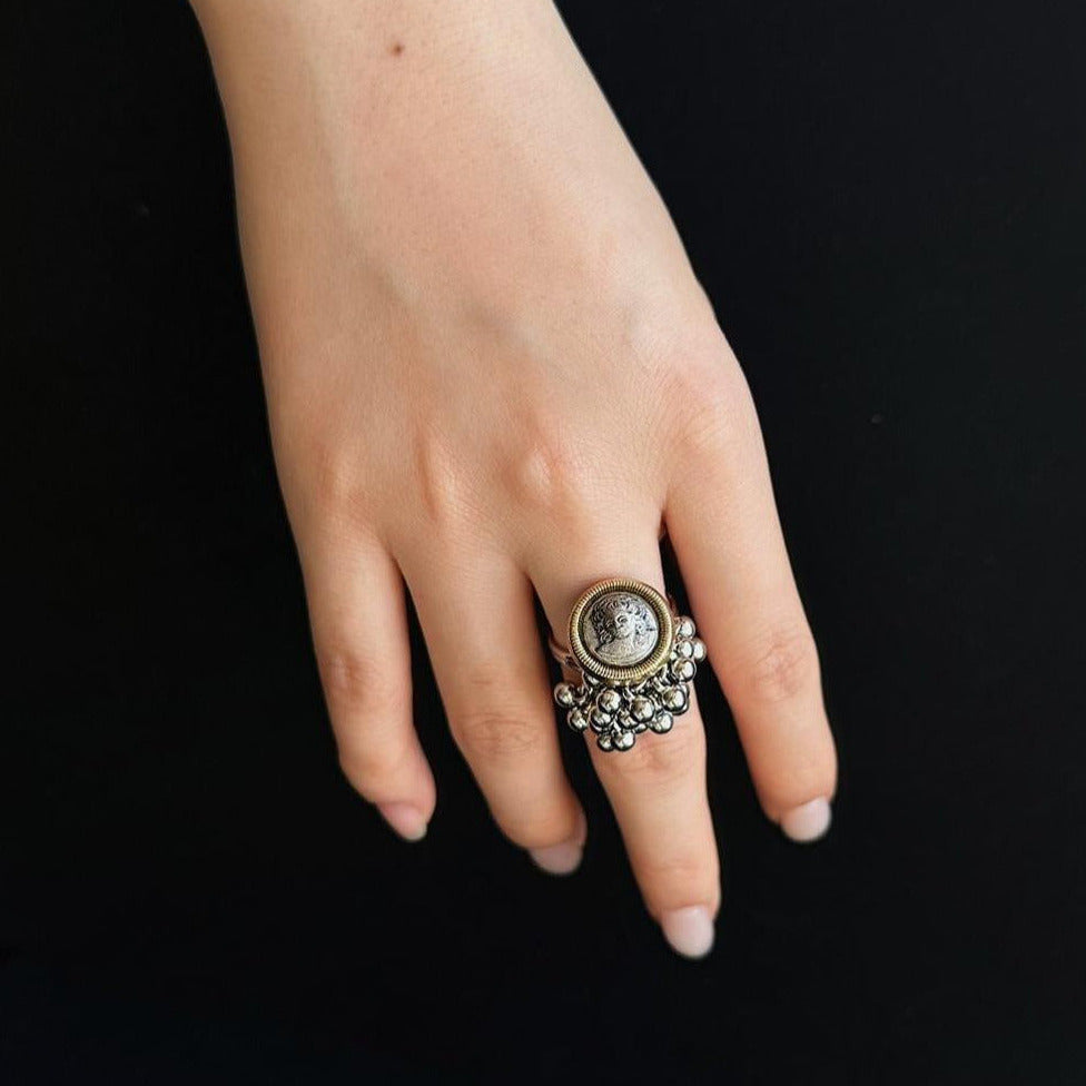 Niche vintage "Baroque" retro ring