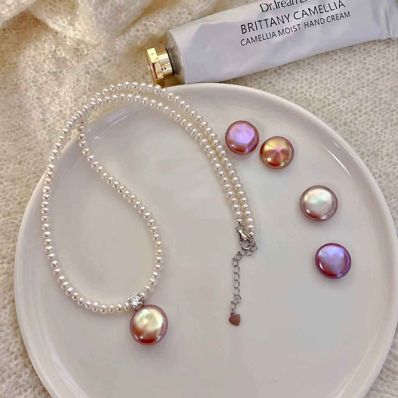 Natural Baroque Button Pearl Choker - Elegant Collarbone Chain with Lustrous Pearls