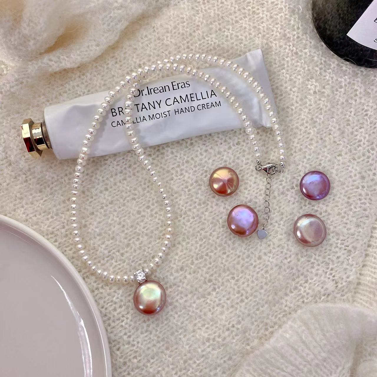 Natural Baroque Button Pearl Choker - Elegant Collarbone Chain with Lustrous Pearls