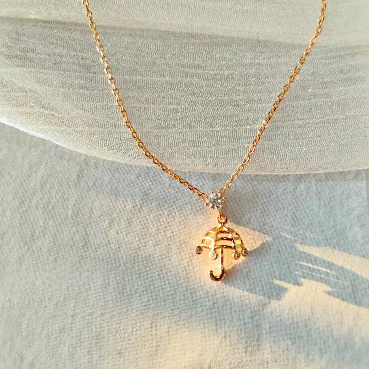 Chic 14K Gold Umbrella Pendant Necklace - Delicate Clavicle Chain for Refined Style