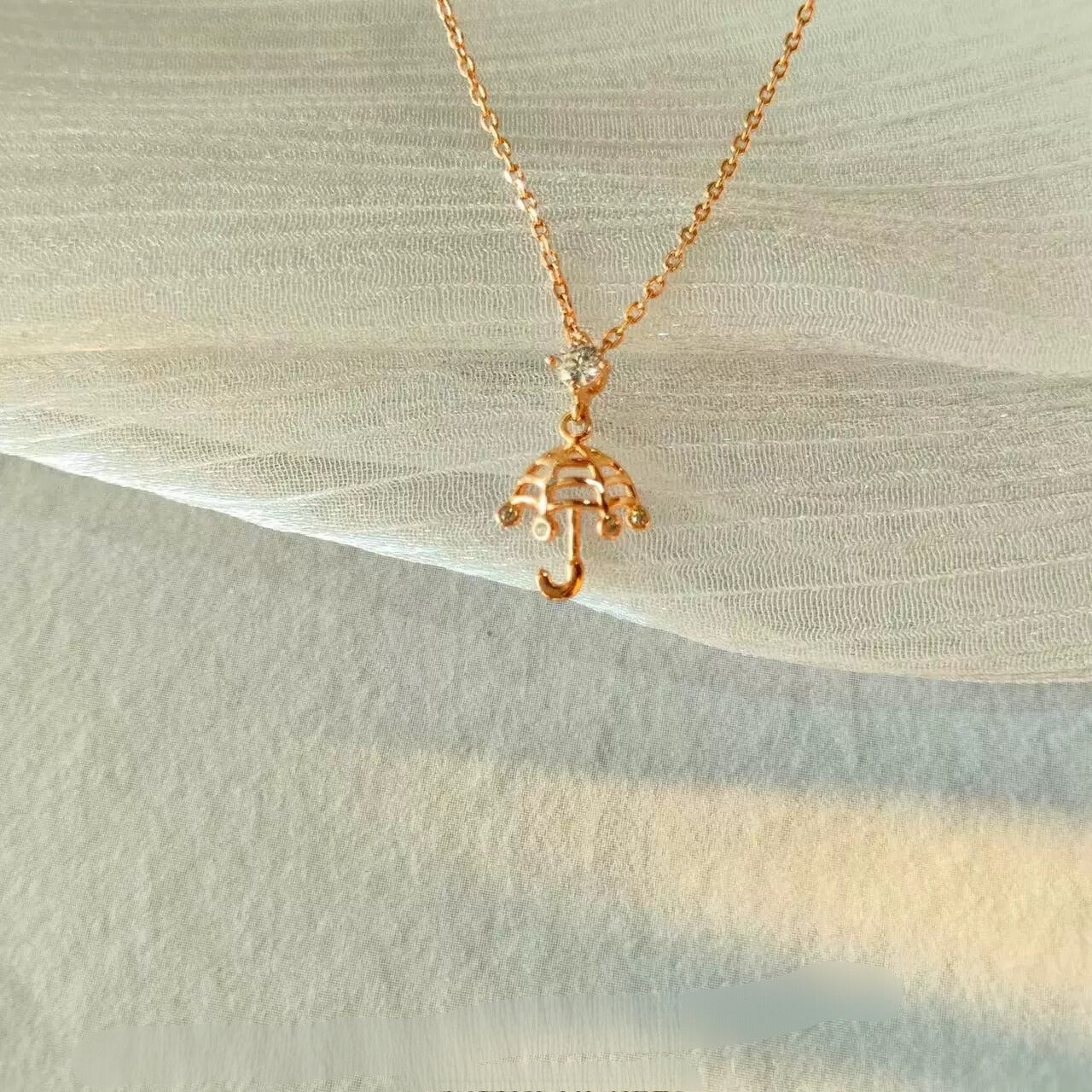 Chic 14K Gold Umbrella Pendant Necklace - Delicate Clavicle Chain for Refined Style