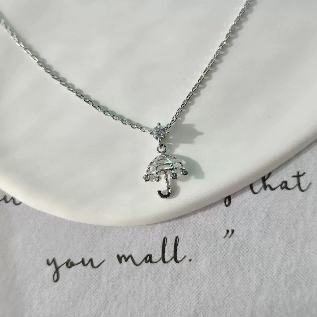 Chic 14K Gold Umbrella Pendant Necklace - Delicate Clavicle Chain for Refined Style