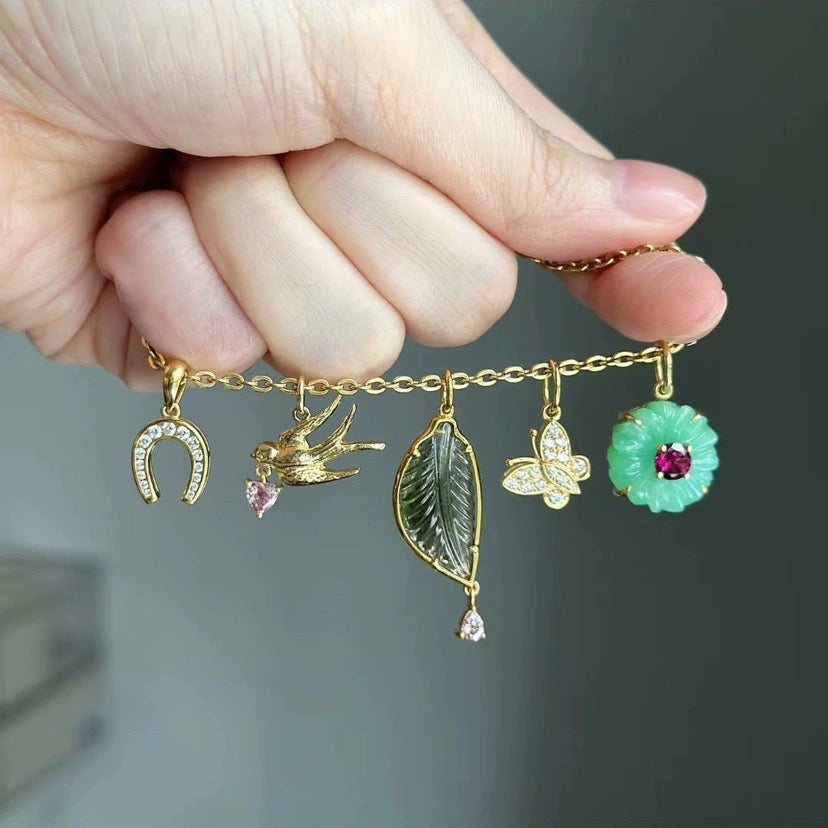 Graceful Swallow Pendant Necklace - Fresh and Delicate Clavicle Chain for Women - Gold-Tone Bird Charm Jewelry