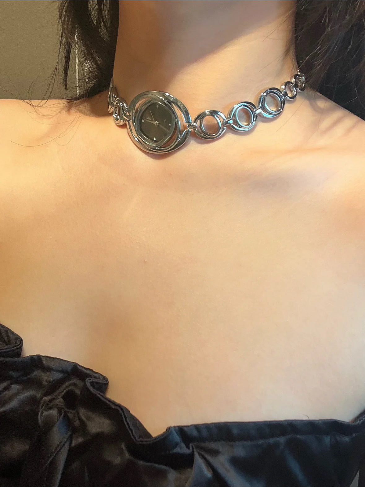 Cyberpunk Retro Watch Choker Necklace, Silver Watch Pendant Choker, Y2K Choker, stylish and cool, niche appeal, unisex.