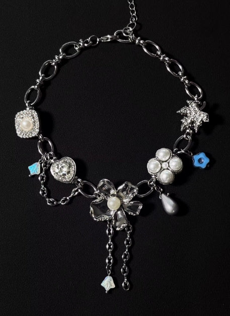 Vintage punk Flower silver choker，Pearl and gemstone embellishments，Y2K necklace ,Unique floral design, special gift