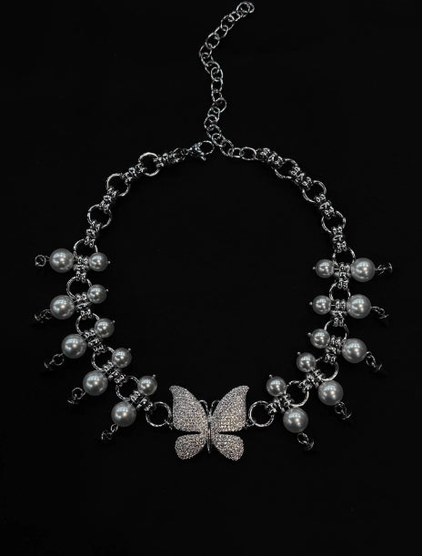 Cyberpunk Diamond Butterfly Silver choker，Pearl surround embellishment，Y2K necklace, Unique Gift