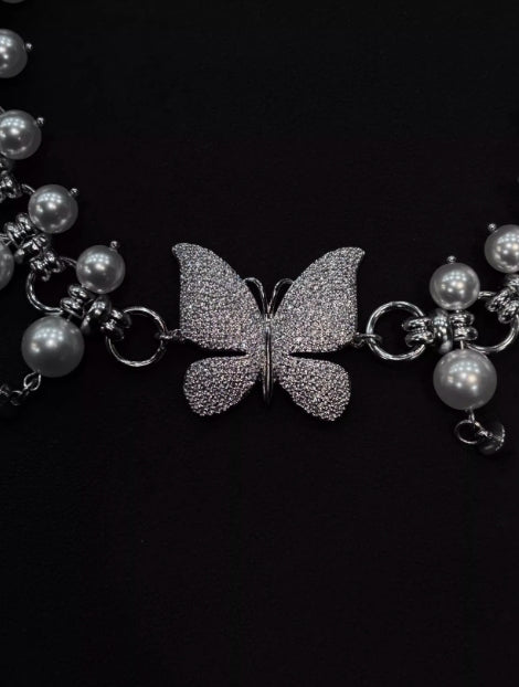 Cyberpunk Diamond Butterfly Silver choker，Pearl surround embellishment，Y2K necklace, Unique Gift