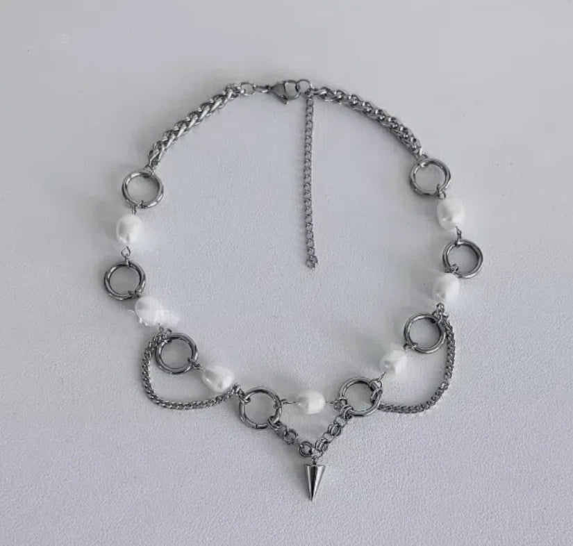 Cyberpunk-style silver spiked pendant necklace, adorned with pearl decorations，Y2Kchoker，A unique and perfect gift,Unisex necklace